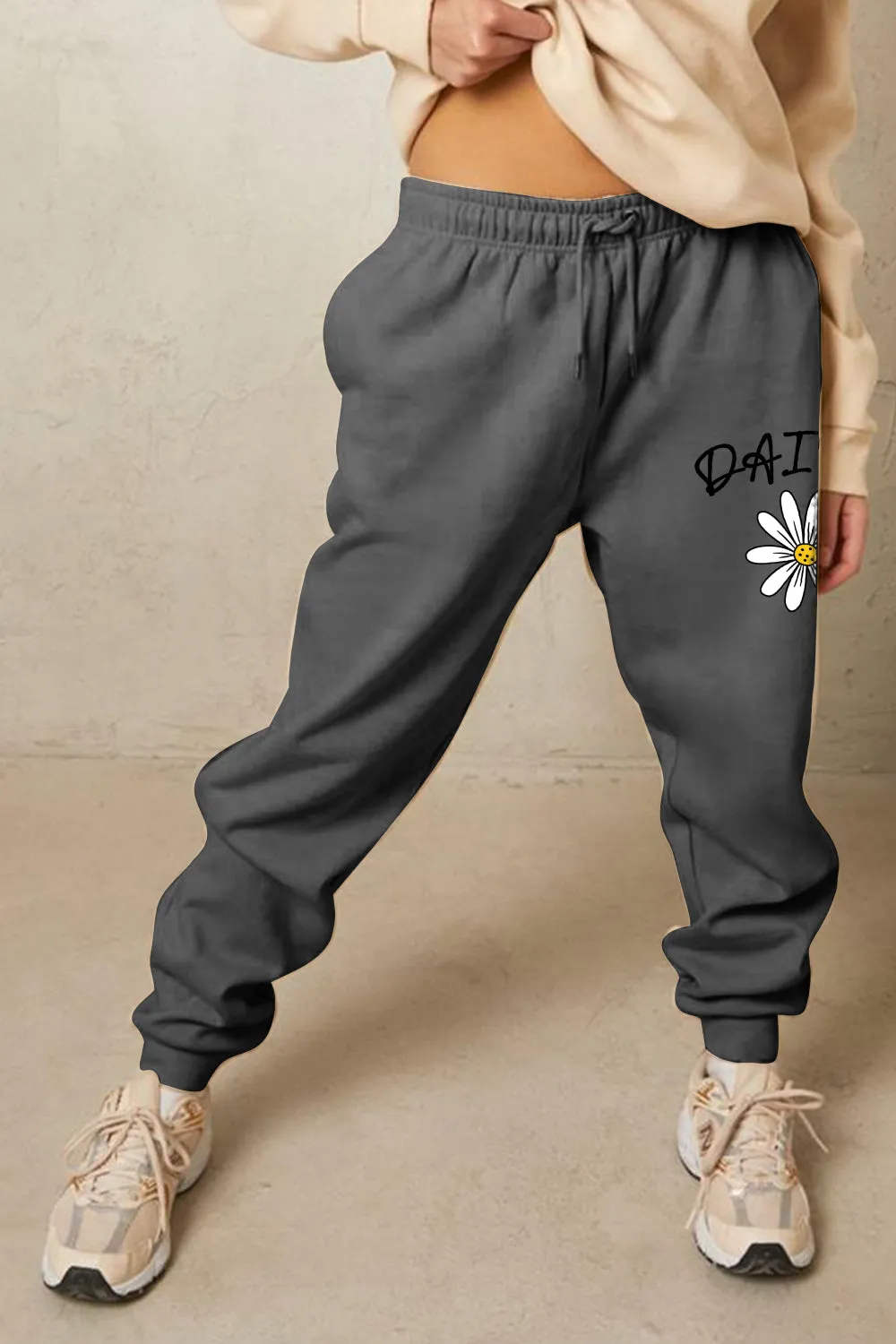 Drawstring DAISY Graphic Long Sweatpants